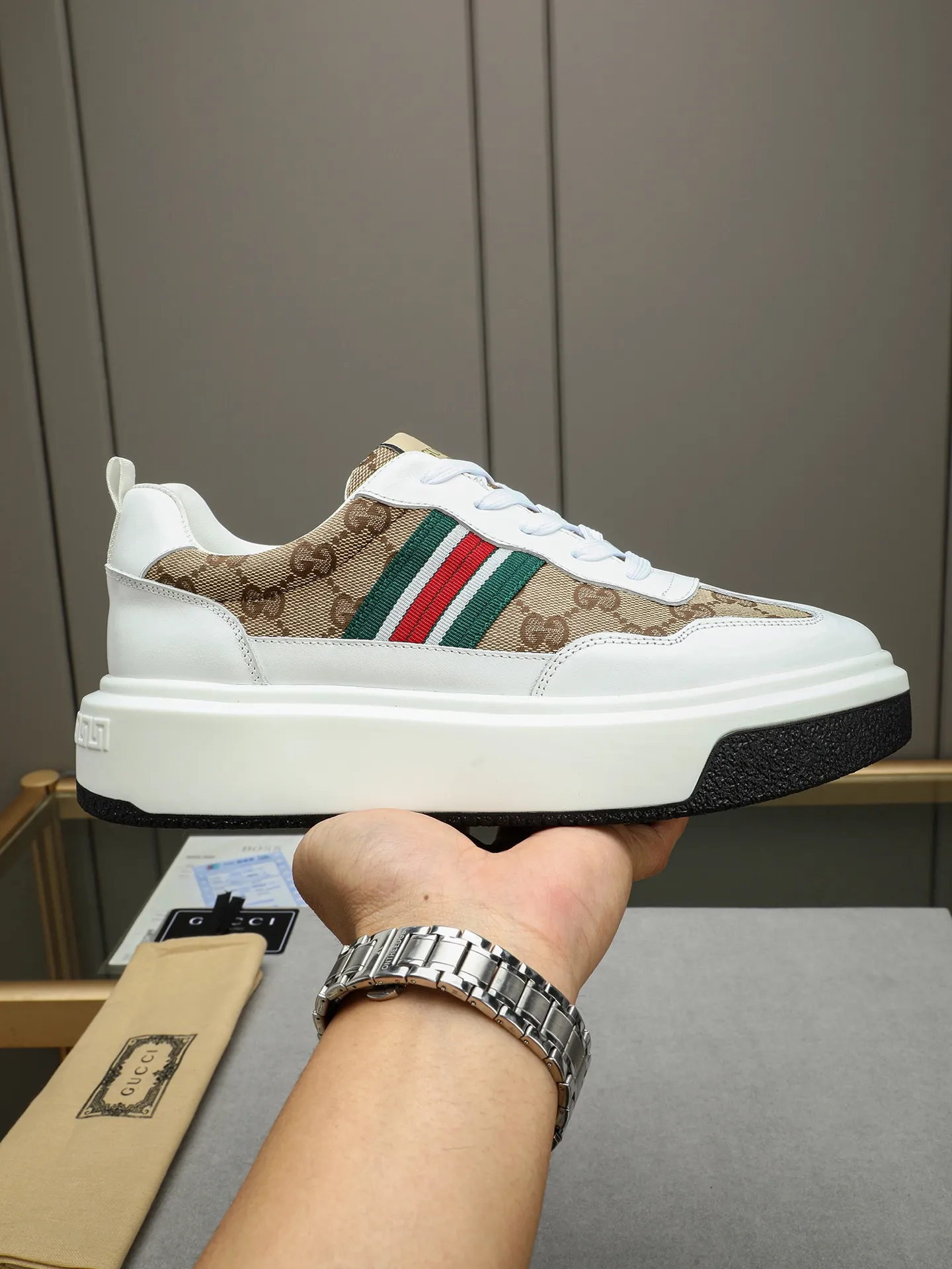 Men's shoes 💰480 New men's shoes GUCCI Fashion trend Made of first-layer calfskin ➕ washed sheep lining! The foot feels super comfortable and the workmanship is impeccable. Foam ultra-light outsole, size: 38-44 (45 customized) 4 colors to choose from!